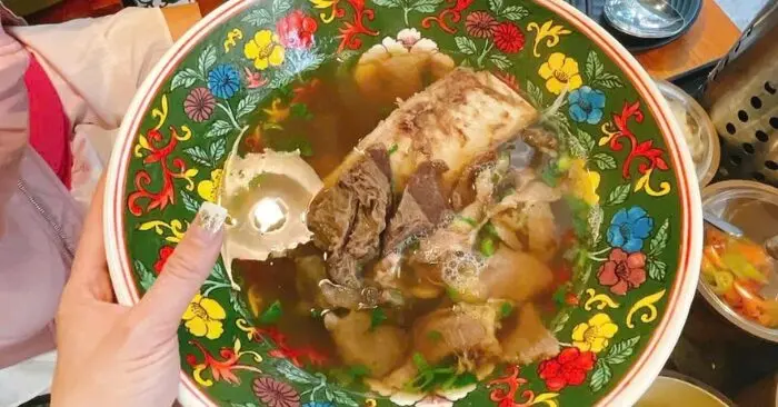phở bò khổng lồ