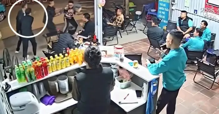 Nam thanh niên bị đâm tại bến xe Giáp Bát
