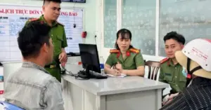 nhân viên ngân hàng tinh ý