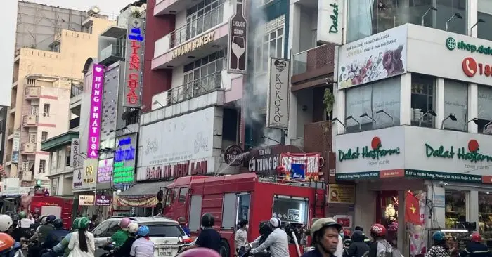 cháy tiệm rượu trên đường Hai Bà Trưng