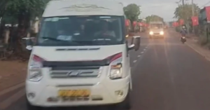 xe khách 16 chỗ tạt đầu