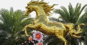 Linh vật Ngựa Vàng