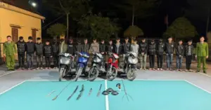 Khởi tố 9 quái xế mang hung khí