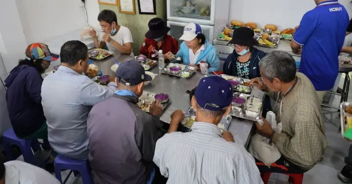 Quán cơm 2.000 đồng Mây Ngàn
