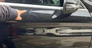 Phá hoại ô tô khi đỗ xe