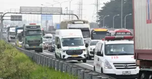 Dòng người trở lại Hà Nội