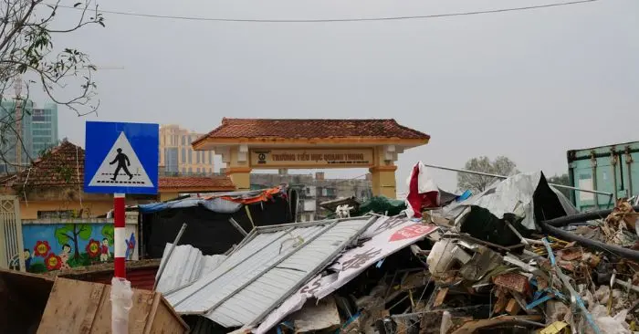 trường mới nằm trên giấy