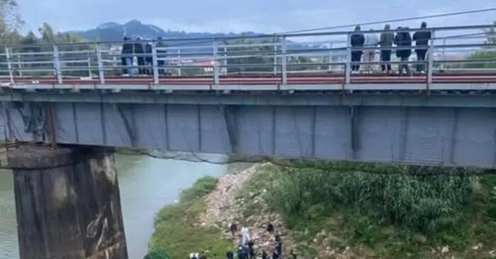 nhảy cầu Mai Pha