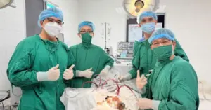 u xoang trán gây lồi mắt
