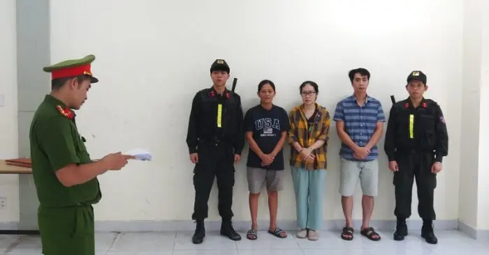 sản xuất mua bán trái phép chất độc