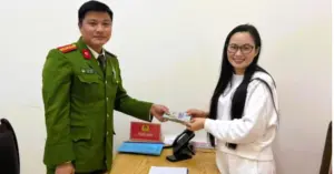 bỏ quên tiền tại cây ATM
