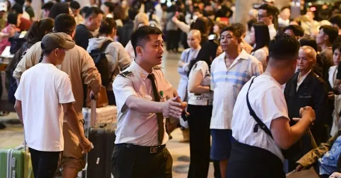 Sân bay Tân Sơn Nhất ghi nhận kỷ lục khách trong ngày mùng 6 Tết