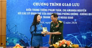nữ phi hành gia