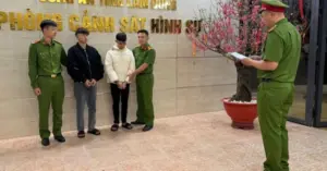 cướp giật tiệm vàng