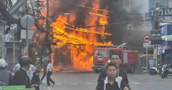 cháy lớn tại cửa hàng nội thất