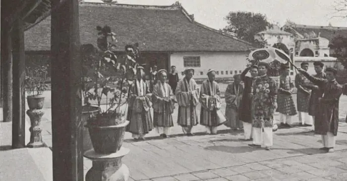Du xuân triều Nguyễn