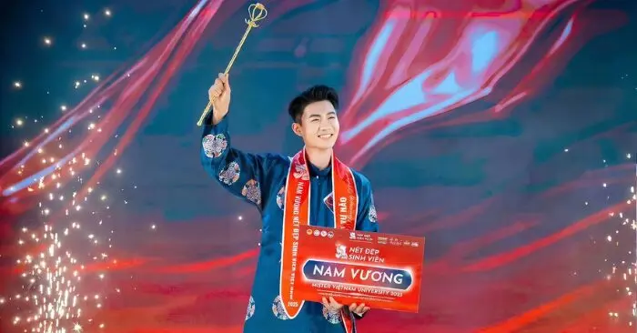 nam sinh 21 tuổi giành cú đúp quốc gia
