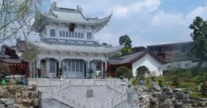 tòa nhà dát bạc Trung Quốc
