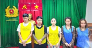 Triệt phá đường dây lừa đảo 2.500 tỷ đồng dùng Facebook giả nữ du học sinh, dụ nam giới đầu tư online và chiếm đoạt tài sản.