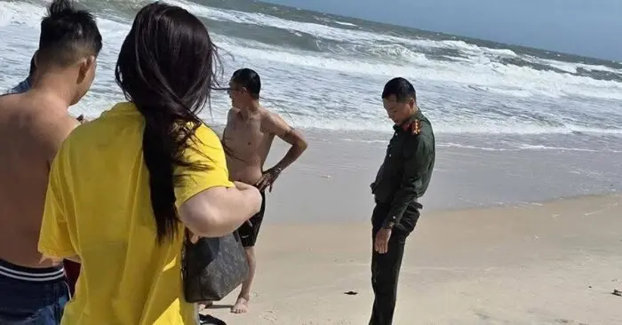 đại úy công an cứu cháu bé
