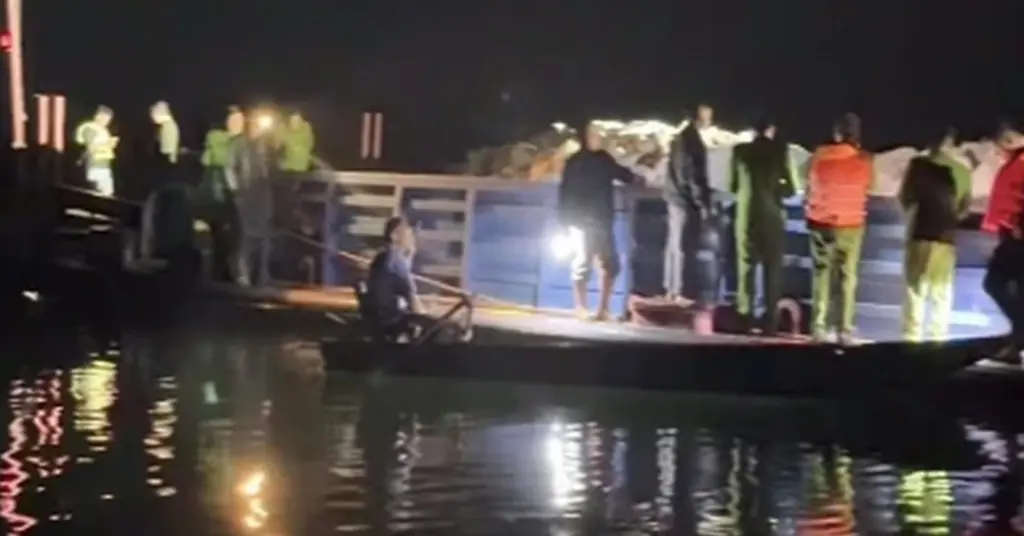 lật tàu hồ Thác Bà
