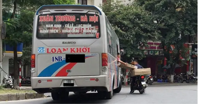 mở cửa bắt khách giữa đường Ninh Bình