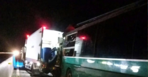 tai nạn 4 ôtô liên hoàn trên cao tốc Vân Phong – Nha Trang