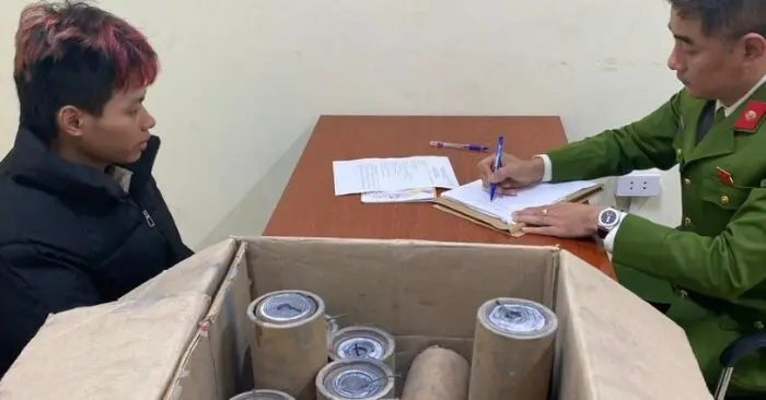 tàng trữ pháo nổ trái phép
