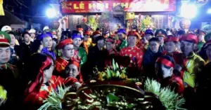 Lùi giờ phát ấn Đền Trần