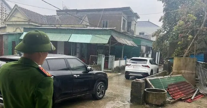 tài xế đỗ ô tô chắn ngõ ngày Tết