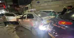xe 4 chỗ chạy ngược chiều