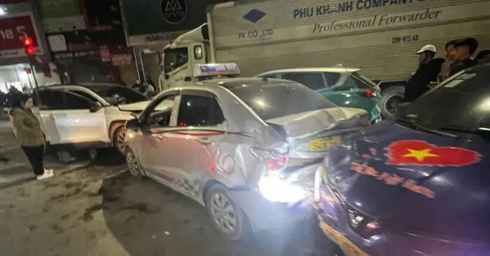 xe 4 chỗ chạy ngược chiều