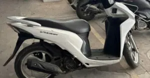 Cướp xe máy manh động