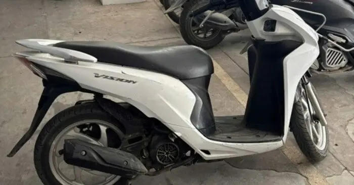 Cướp xe máy manh động