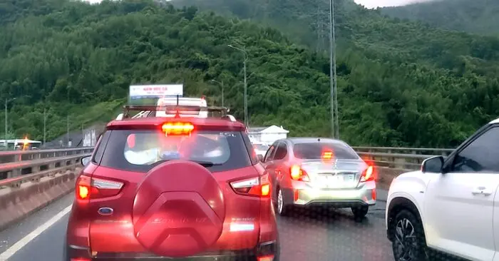 Ùn tắc hầm Đèo Cả