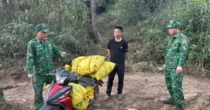 Xúc xích nhập lậu