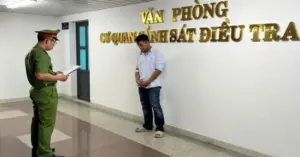 Tài xế kéo lê xe máy Phan Thiết.