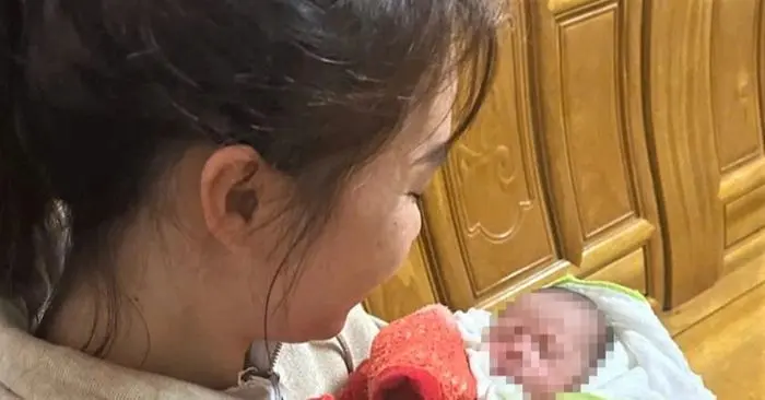 bé trai bị bỏ rơi
