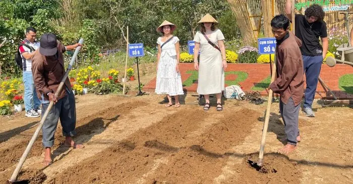 Lễ hội Cầu Bông Trà Quế