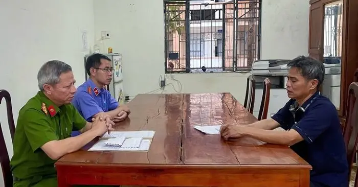 nghi phạm bị cáo buộc mưu sát vợ
