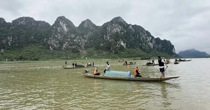 lật đò sông Gianh