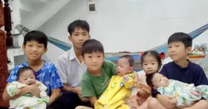 Cuộc sống người mẹ sinh 8