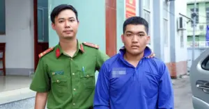 Nhóm thanh niên dùng súng