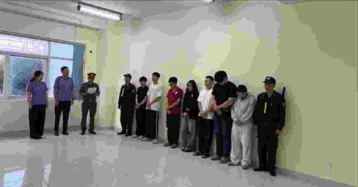 Triệt phá đường dây buôn bán thuốc lá điện tử