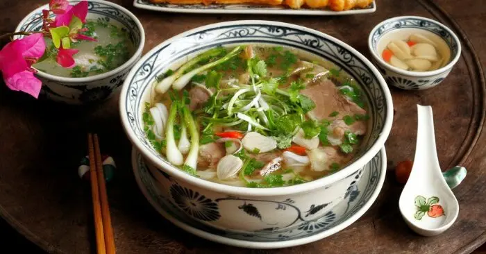 Bát phở đắt đỏ tại sân bay Cam Ranh làm dấy lên tranh cãi