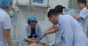 nhập viện cấp cứu đêm Giao thừa
