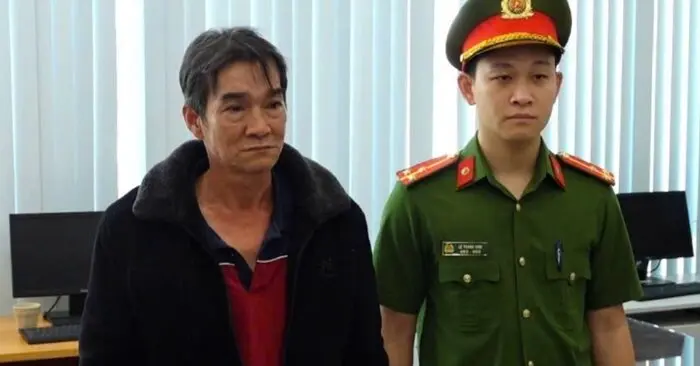 khởi tố hai đối tượng