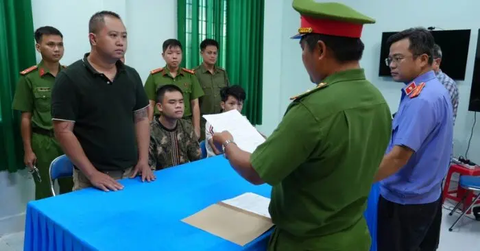 đập phá