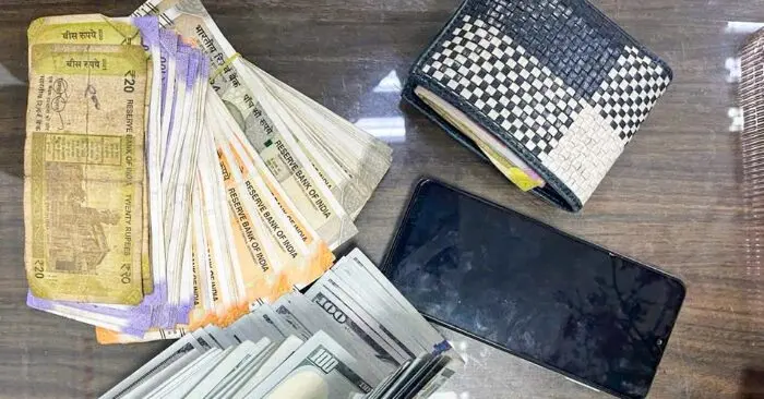 ba lô chứa tiền