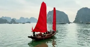 thuyền buồm ba vách